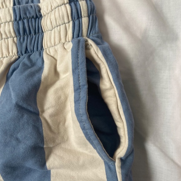 🌻 Urban Outfitters Fleece-Lined Short-Shorts - Picture 5 of 7